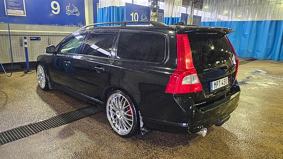 Volvo V70 3 of 9