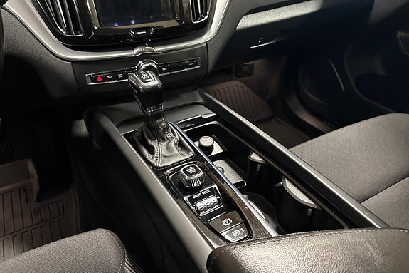 Volvo XC60 13 of 26