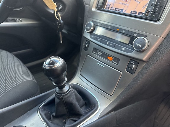 Toyota Avensis 12 of 17