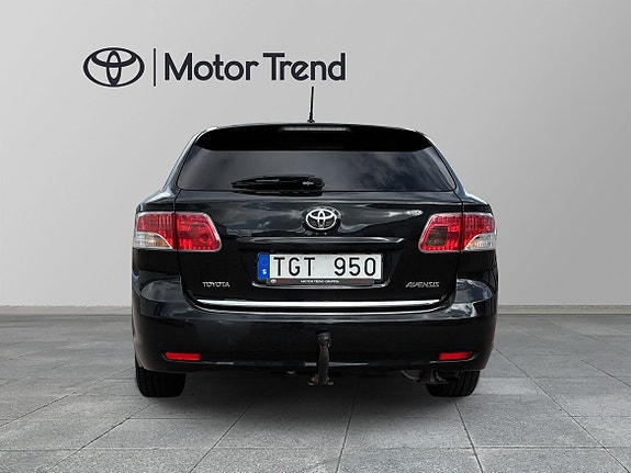 Toyota Avensis 4 of 17