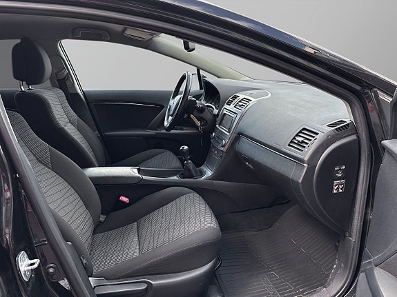 Toyota Avensis 7 of 17