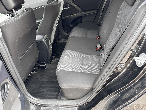 Toyota Avensis 8 of 17