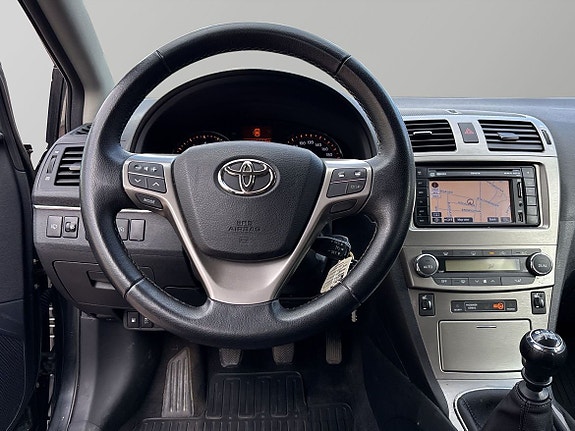 Toyota Avensis 10 of 17