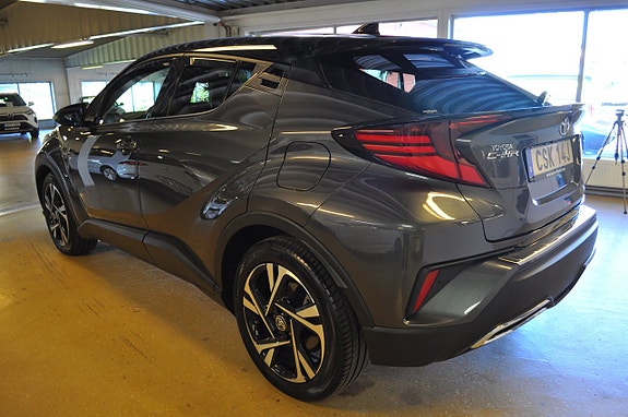 Toyota C-HR 4 of 16