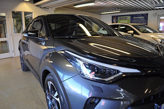 Toyota C-HR 10 of 16