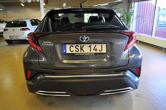 Toyota C-HR 5 of 16