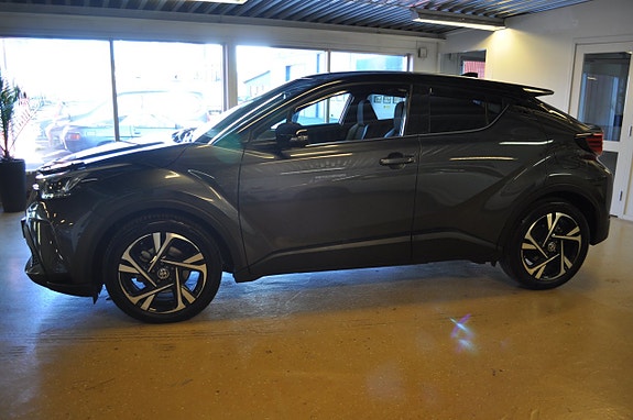 Toyota C-HR 3 of 16