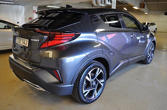 Toyota C-HR 6 of 16