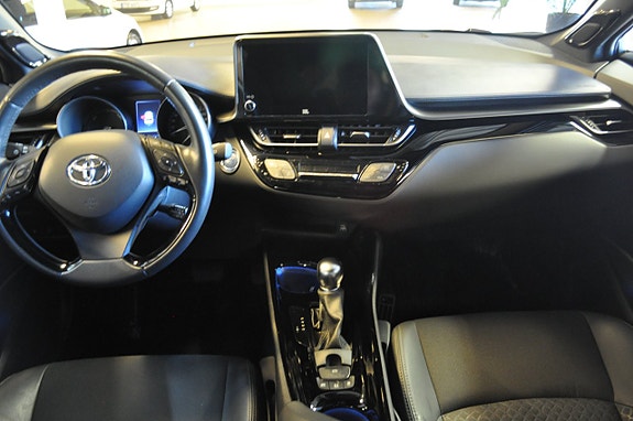 Toyota C-HR 11 of 16