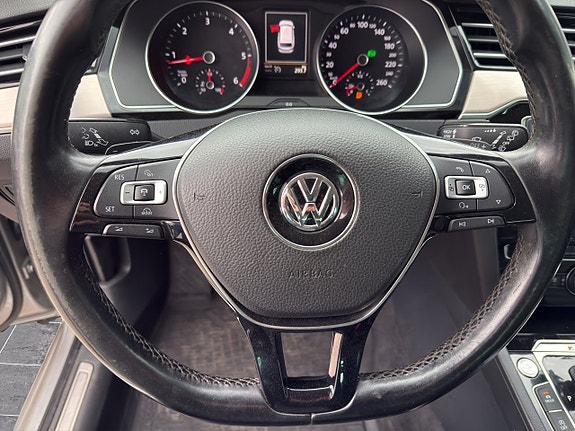 Volkswagen Passat 15 of 19