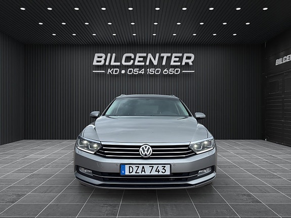 Volkswagen Passat 2 of 19