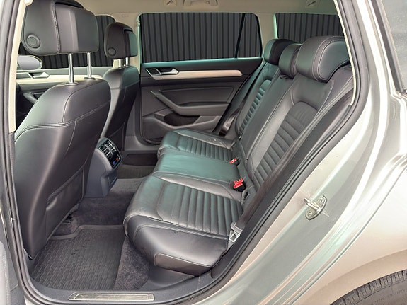 Volkswagen Passat 14 of 19