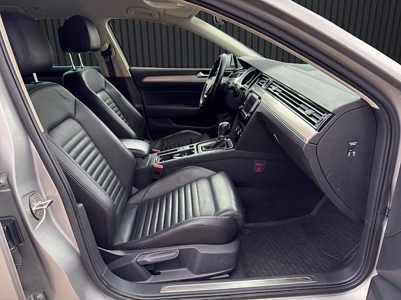 Volkswagen Passat 12 of 19