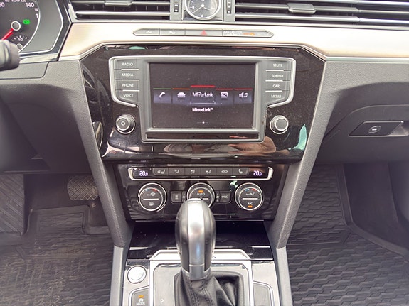 Volkswagen Passat 18 of 19