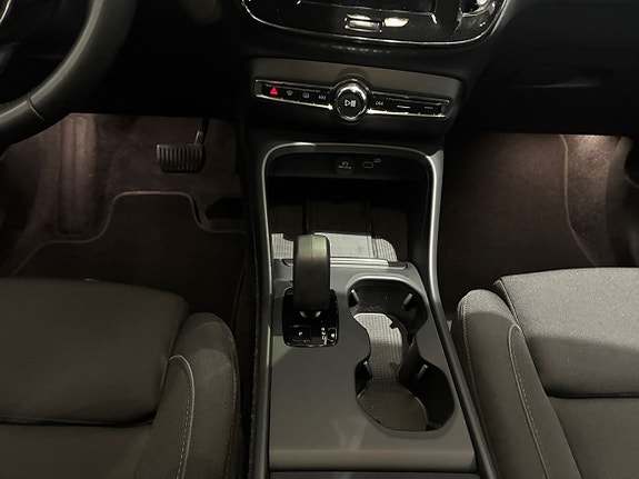 Volvo EX40 13 of 16