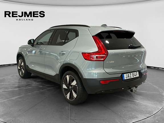 Volvo EX40 2 of 16