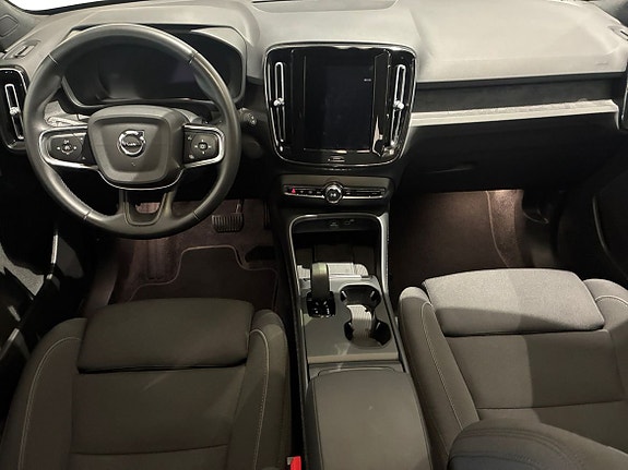 Volvo EX40 5 of 16