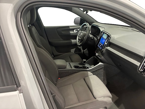 Volvo EX40 4 of 16