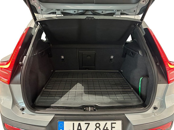 Volvo EX40 14 of 16