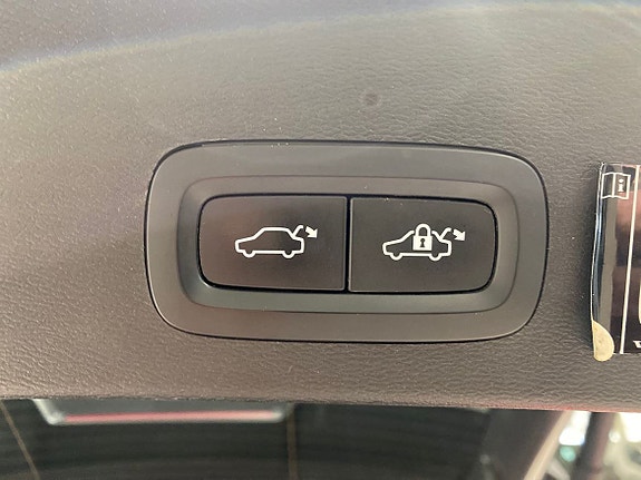 Volvo XC40 6 of 18