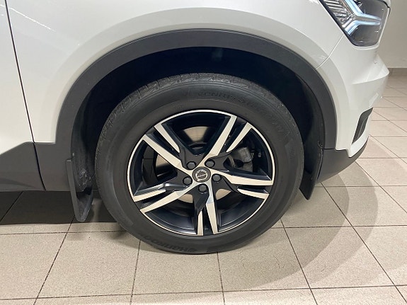 Volvo XC40 3 of 18