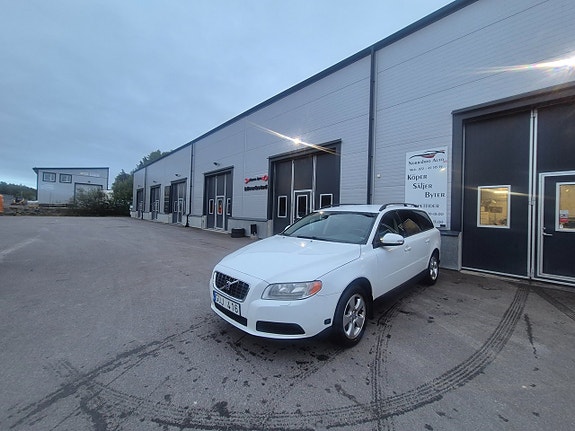 Volvo V70 13 of 16