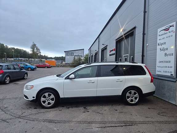 Volvo V70 11 of 16