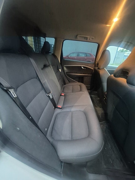 Volvo V70 10 of 16