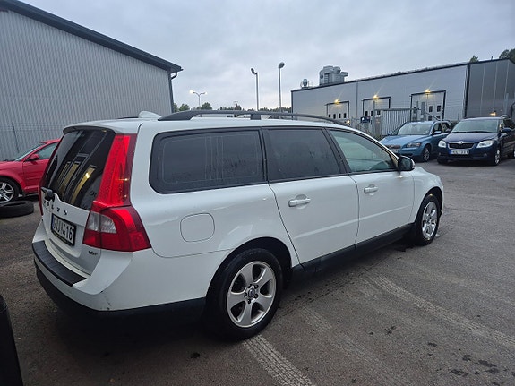 Volvo V70 7 of 16