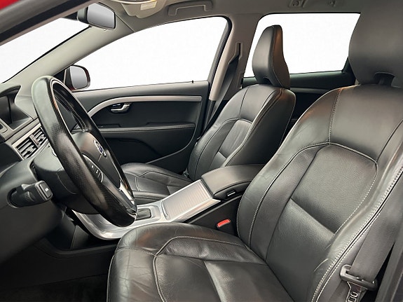 Volvo V70 12 of 30