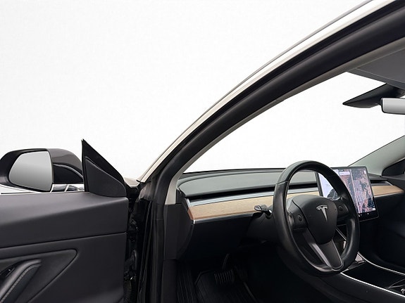 Tesla Model 3 11 of 30