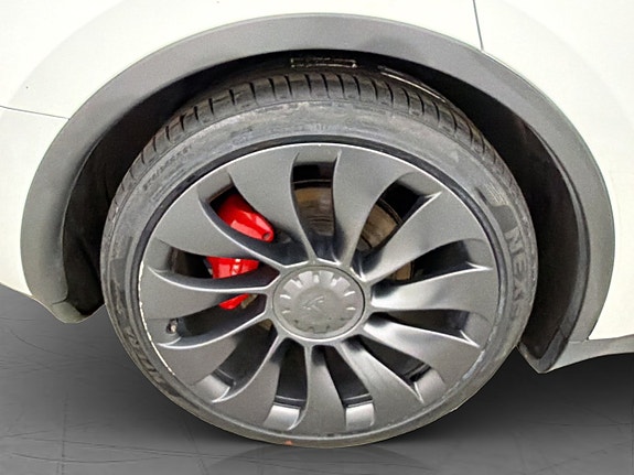 Tesla Model Y 30 of 30