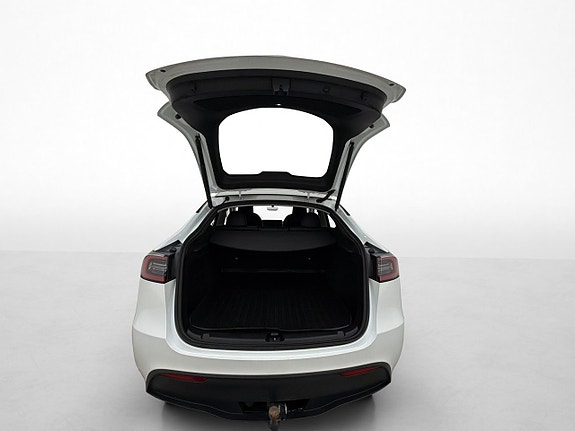 Tesla Model Y 13 of 30