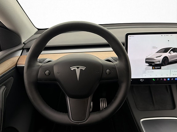 Tesla Model Y 15 of 30