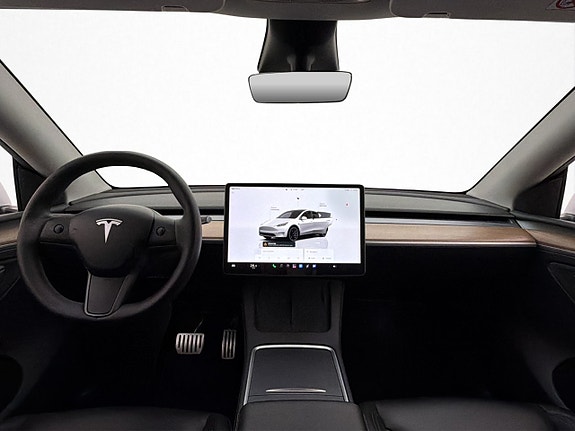 Tesla Model Y 25 of 30