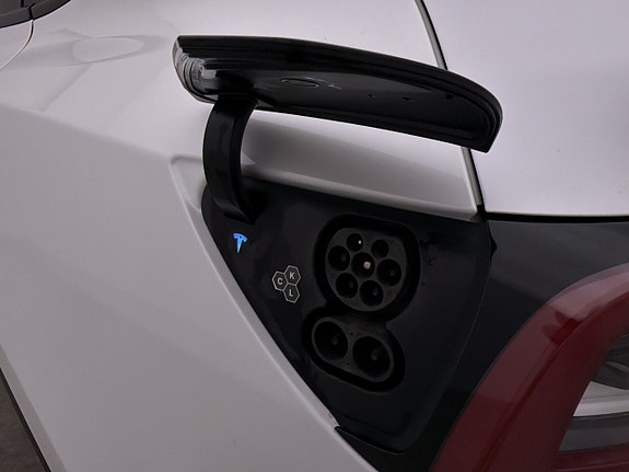 Tesla Model Y 11 of 30