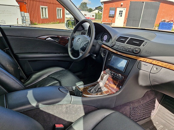 Mercedes-Benz E200 5 of 9