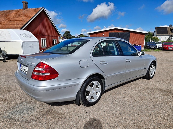 Mercedes-Benz E200 2 of 9