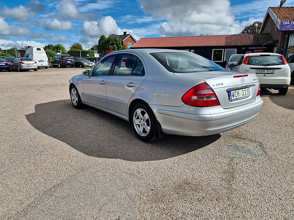 Mercedes-Benz E200 3 of 9