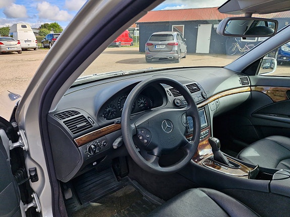 Mercedes-Benz E200 7 of 9