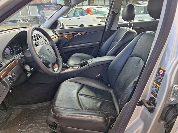 Mercedes-Benz E200 9 of 9