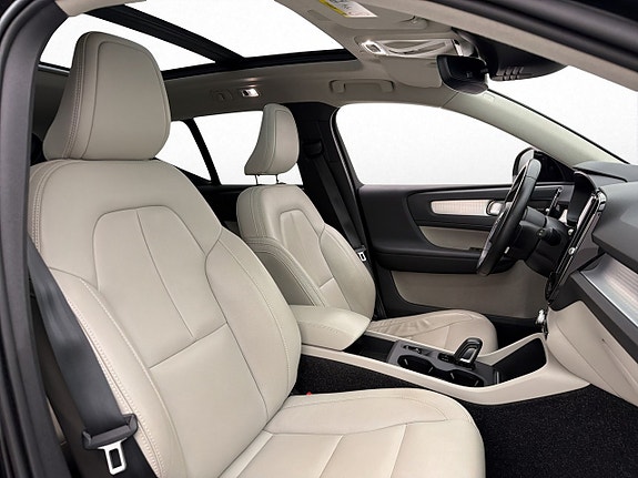 Volvo XC40 13 of 30