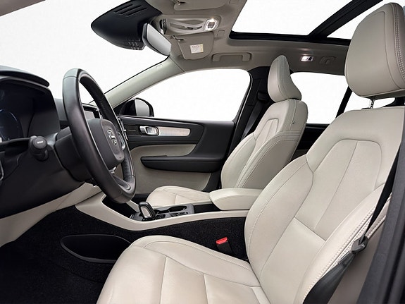 Volvo XC40 11 of 30