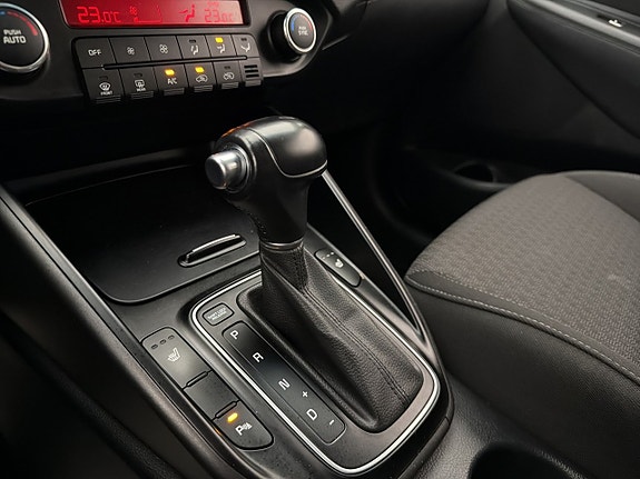 Kia Carens 24 of 30