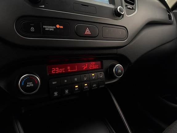 Kia Carens 23 of 30