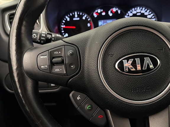 Kia Carens 17 of 30