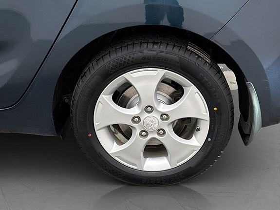 Kia Carens 29 of 30