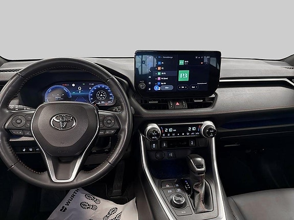 Toyota RAV4 Plug-in Hybrid 8 of 10