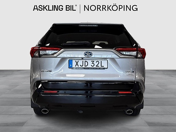 Toyota RAV4 Plug-in Hybrid 4 of 10