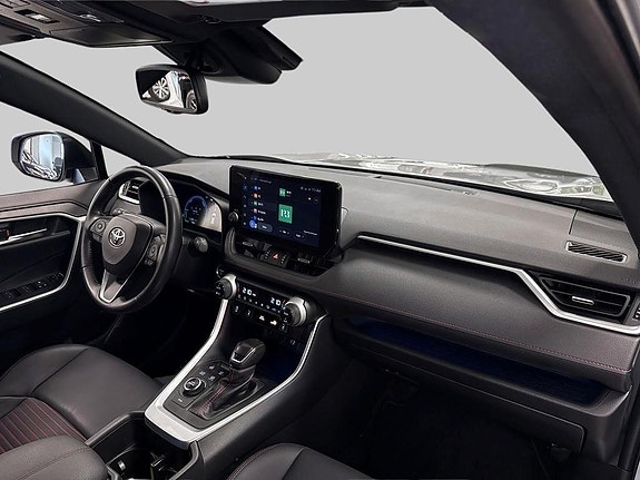 Toyota RAV4 Plug-in Hybrid 6 of 10